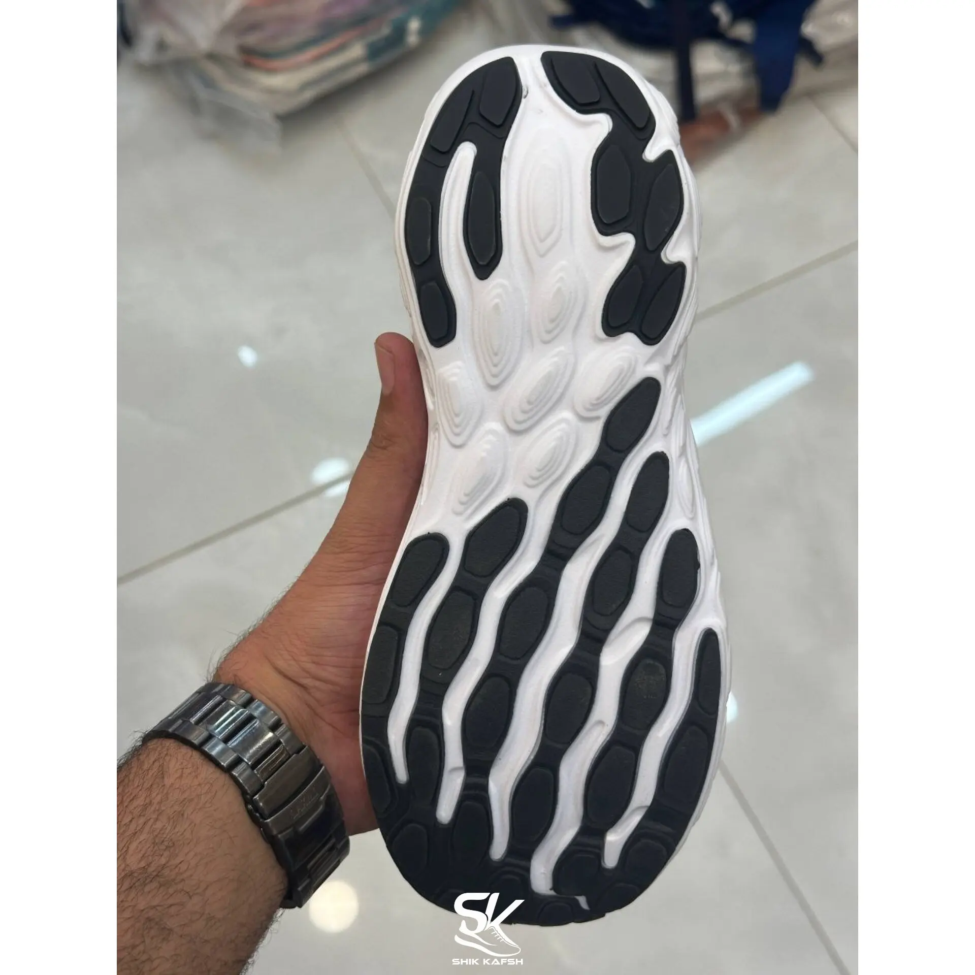 کتونی New Balance 1080 V13 از شیک کفش